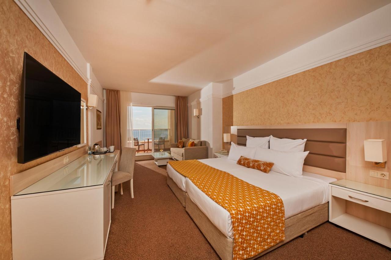 Hotel Dreams Sunny And